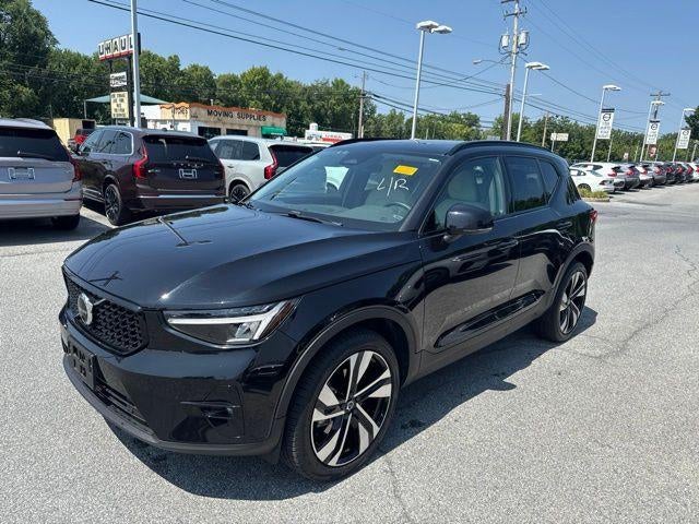 2024 Volvo XC40 B5 AWD Plus Dark Theme