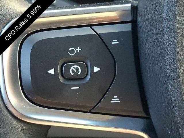 2024 Volvo XC40 B5 AWD Plus Dark Theme