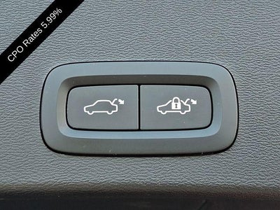 2024 Volvo XC40 B5 AWD Plus Dark Theme