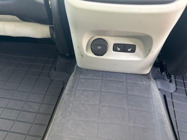 2024 Volvo XC40 B5 AWD Plus Dark Theme