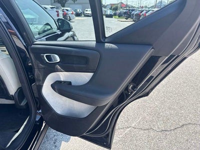 2024 Volvo XC40 B5 AWD Plus Dark Theme