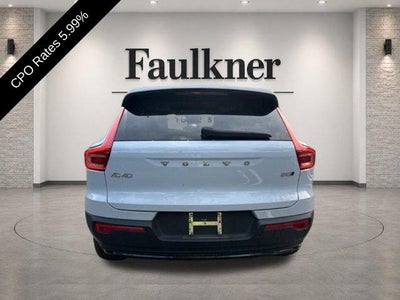 2024 Volvo XC40 B5 AWD Plus Dark Theme
