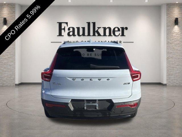 2024 Volvo XC40 B5 AWD Plus Dark Theme