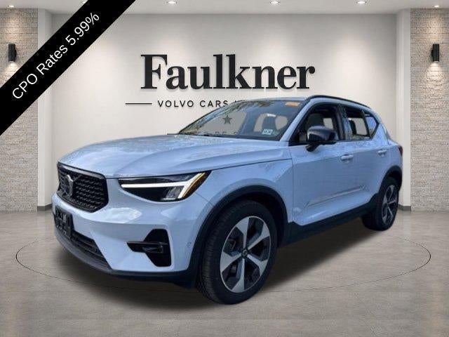 2024 Volvo XC40 B5 AWD Plus Dark Theme