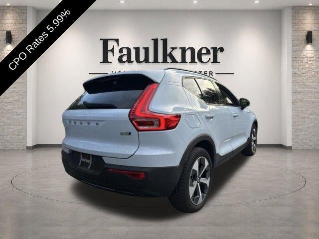 2024 Volvo XC40 B5 AWD Plus Dark Theme