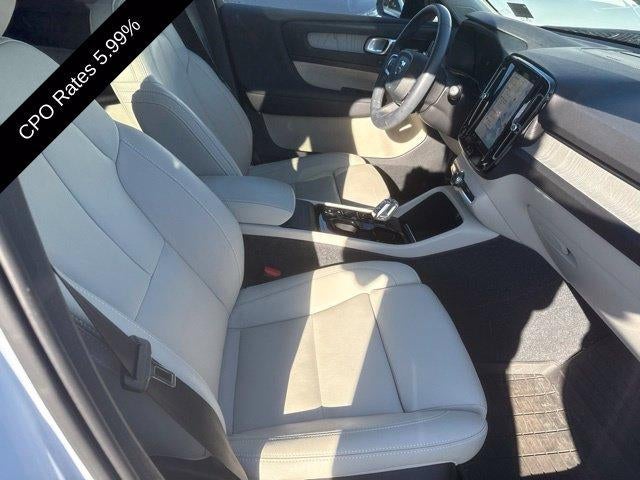 2024 Volvo XC40 B5 AWD Plus Dark Theme