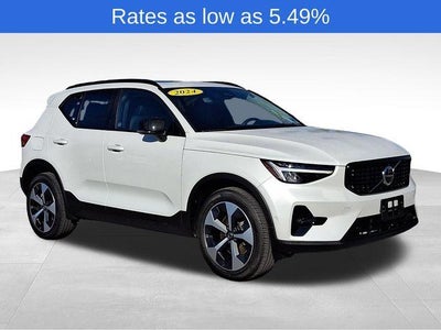 2024 Volvo XC40 B5 AWD Plus Dark Theme
