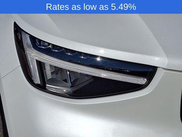 2024 Volvo XC40 B5 AWD Plus Dark Theme