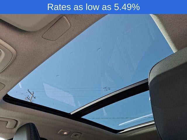 2024 Volvo XC40 B5 AWD Plus Dark Theme