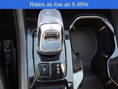 2024 Volvo XC40 B5 AWD Plus Dark Theme