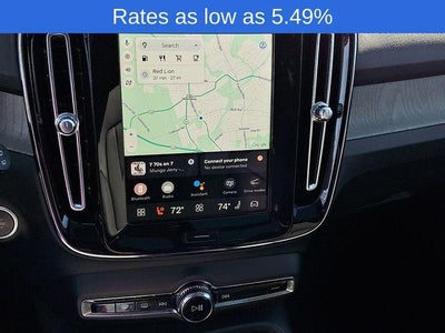 2024 Volvo XC40 B5 AWD Plus Dark Theme