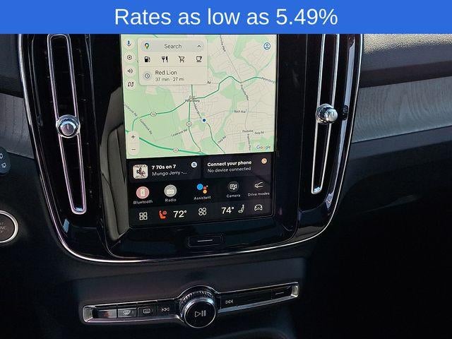 2024 Volvo XC40 B5 AWD Plus Dark Theme