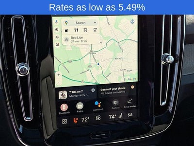 2024 Volvo XC40 B5 AWD Plus Dark Theme