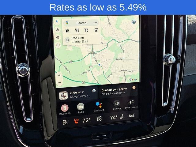 2024 Volvo XC40 B5 AWD Plus Dark Theme