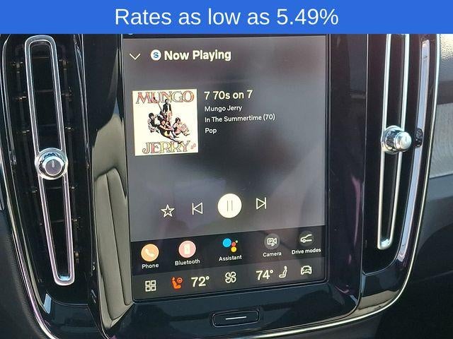 2024 Volvo XC40 B5 AWD Plus Dark Theme