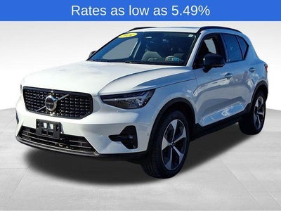 2024 Volvo XC40 B5 AWD Plus Dark Theme