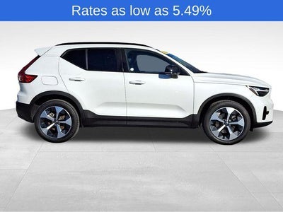 2024 Volvo XC40 B5 AWD Plus Dark Theme
