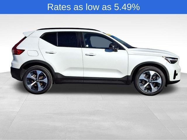 2024 Volvo XC40 B5 AWD Plus Dark Theme