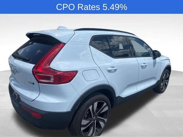 2024 Volvo XC40 B5 AWD Plus Dark Theme