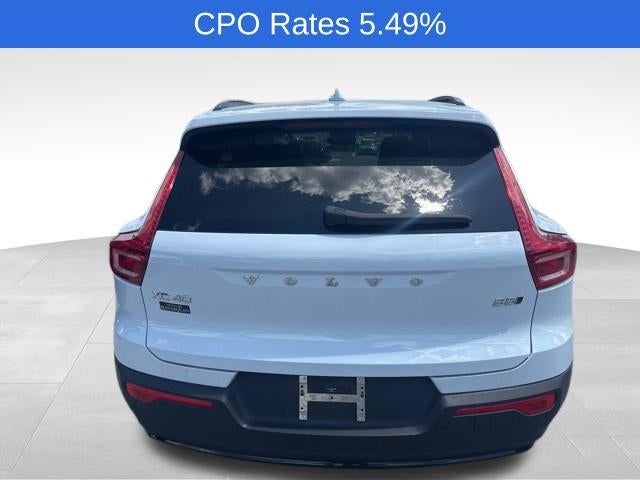 2024 Volvo XC40 B5 AWD Plus Dark Theme