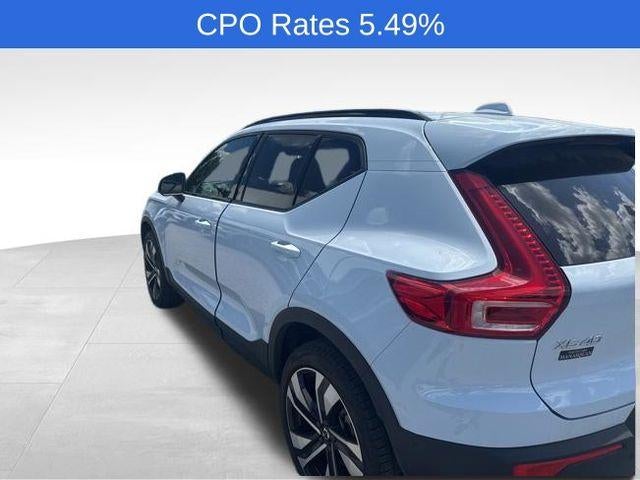 2024 Volvo XC40 B5 AWD Plus Dark Theme