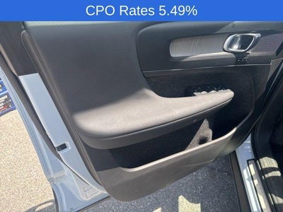 2024 Volvo XC40 B5 AWD Plus Dark Theme