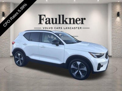 2024 Volvo XC40 B5 AWD Plus Dark Theme