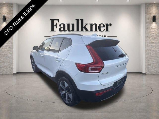 2024 Volvo XC40 B5 AWD Plus Dark Theme