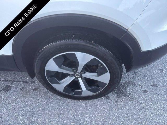2024 Volvo XC40 B5 AWD Plus Dark Theme
