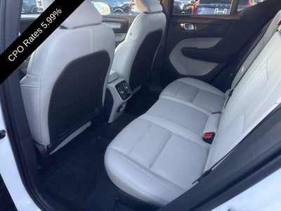 2024 Volvo XC40 B5 AWD Plus Dark Theme