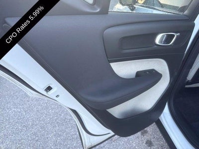 2024 Volvo XC40 B5 AWD Plus Dark Theme