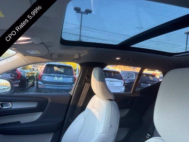 2024 Volvo XC40 B5 AWD Plus Dark Theme