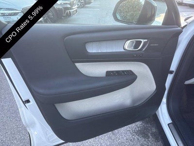 2024 Volvo XC40 B5 AWD Plus Dark Theme