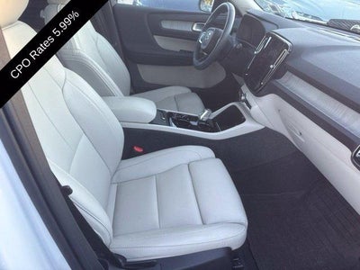 2024 Volvo XC40 B5 AWD Plus Dark Theme