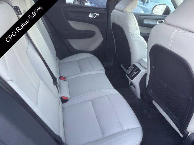 2024 Volvo XC40 B5 AWD Plus Dark Theme