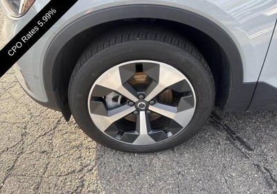 2024 Volvo XC40 B5 AWD Plus Dark Theme
