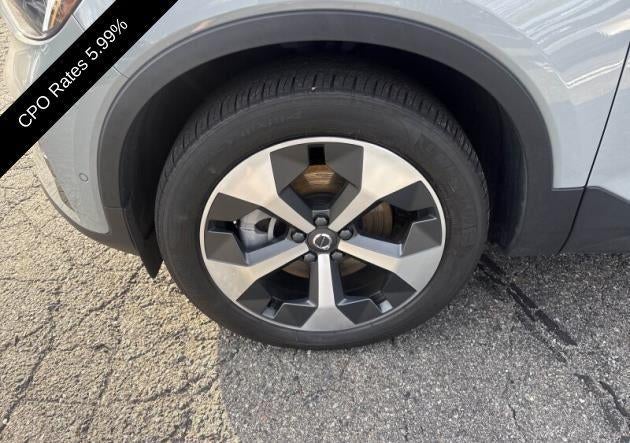 2024 Volvo XC40 B5 AWD Plus Dark Theme