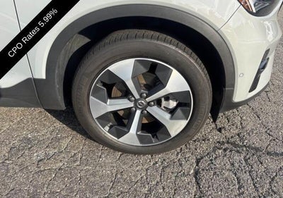 2024 Volvo XC40 B5 AWD Plus Dark Theme