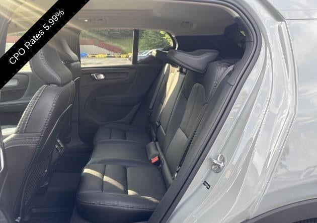 2024 Volvo XC40 B5 AWD Plus Dark Theme