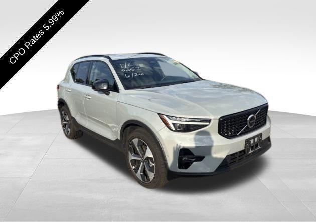 2024 Volvo XC40 B5 AWD Plus Dark Theme
