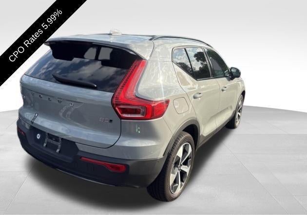 2024 Volvo XC40 B5 AWD Plus Dark Theme