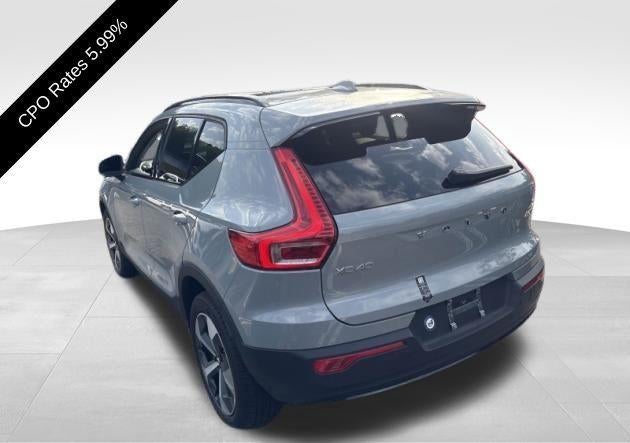 2024 Volvo XC40 B5 AWD Plus Dark Theme