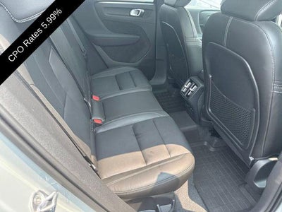 2024 Volvo XC40 B5 AWD Plus Dark Theme