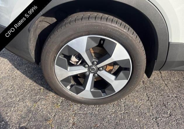 2024 Volvo XC40 B5 AWD Plus Dark Theme