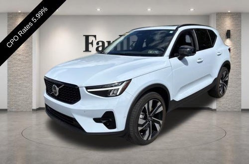 2024 Volvo XC40 B5 AWD Plus Dark Theme