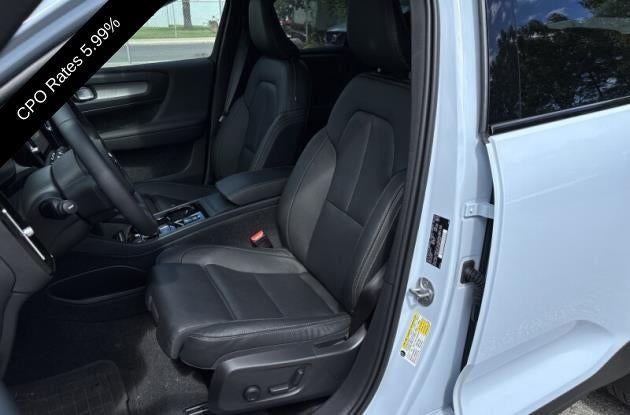 2024 Volvo XC40 B5 AWD Plus Dark Theme