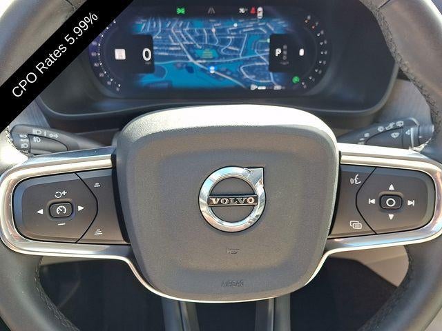 2024 Volvo XC40 B5 AWD Plus Dark Theme