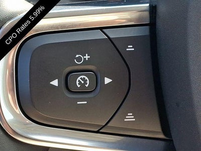 2024 Volvo XC40 B5 AWD Plus Dark Theme