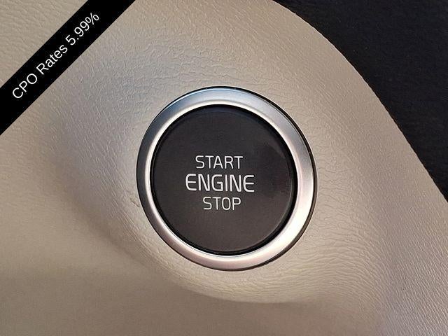 2024 Volvo XC40 B5 AWD Plus Dark Theme