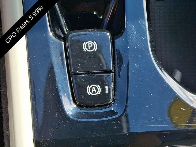 2024 Volvo XC40 B5 AWD Plus Dark Theme